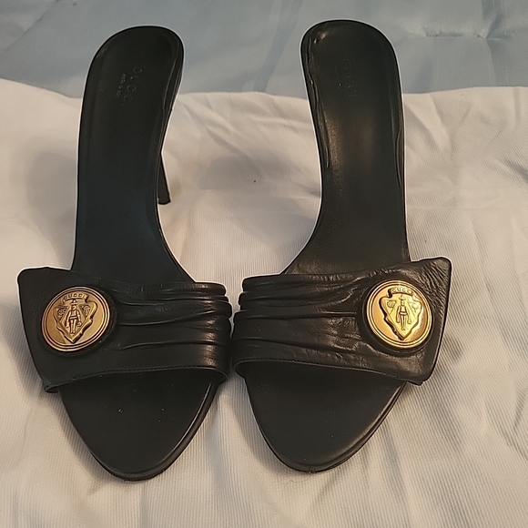 Gucci Black Leather Slide Sandals with Gold Medallion - Picture 11 of 11